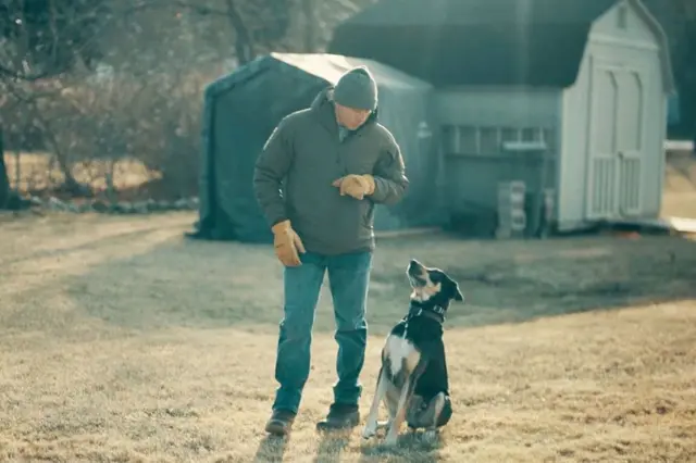 ग्रेग स्क्वायर हे न्यू हॅम्पशायरमधील आपल्या घरी असताना त्यांना एक गोष्ट प्रचंड अस्वस्थ करत होती. ती म्हणजे ल्यूसीचं वय त्यांच्या स्वतःच्या मुलीइतकेच होतं 