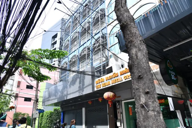 ตึกอาคารเหล่านี้ ยังมีผู้อาศัยหลายคน