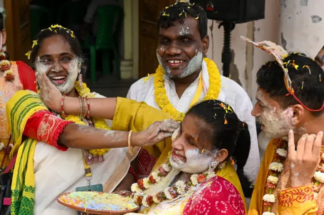 હોળી 2025, ધૂળેટી, રંગોનો તહેવાર, ગુજરાત, ભારત, હોલિકા દહન, તહેવારો, સંસ્કૃતિ, બીબીસી ગુજરાતી 