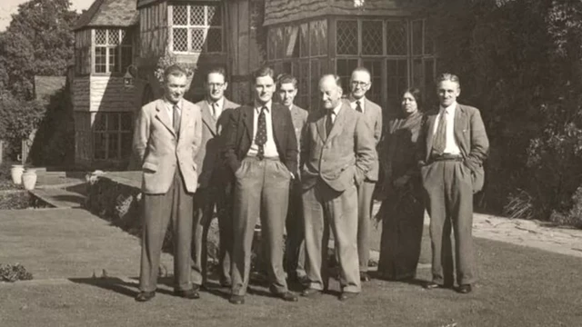 جانکی اپنے کولیگز کے ساتھ