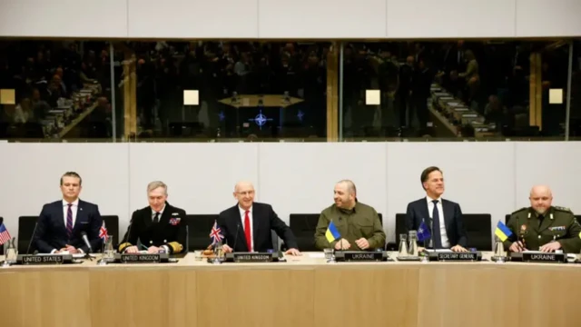 На попередню зустріч Рамштайну Піт Гегсет був присутній особисто. Тоді він заявив, що нереалістично очікувати, що Україна повернеться до кордонів 2014 року, коли Росія анексувала Крим та почала війну на Донбасі