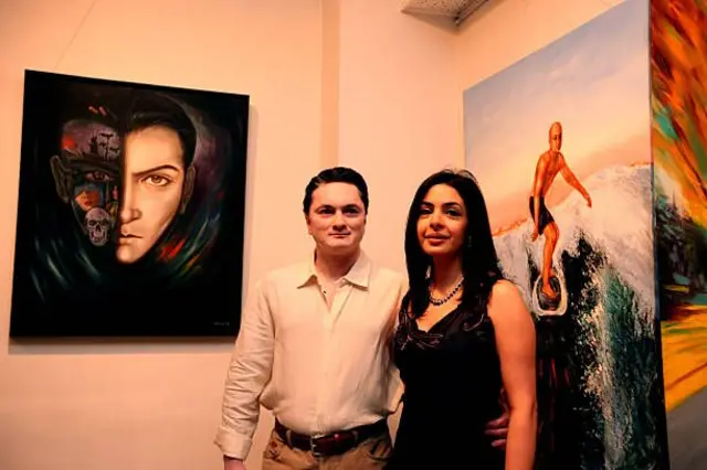 गौमत सिंघानिया अपनी पत्नी नवाज़ मोदी के साथ