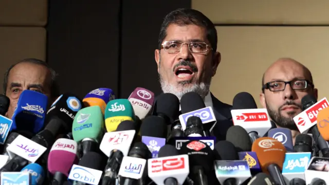 O político da Irmandade Muçulmana Mohamed Morsi em campanha para ser presidente egípcio no Cairo em 2012.