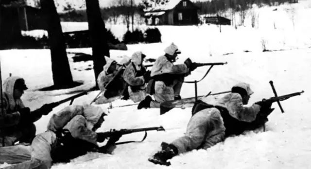 صمدت فنلندا حتى مارس آذار 1940 لكنها خسرت مقاطعة كاريليا الشرقية لصالح روسيا