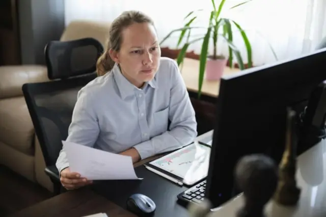 अनेक गुंतवणूकदार कमी गुंतवणुकीवर जास्त परतावा मिळविण्यासाठी पेनी स्टॉकमध्ये गुंतवणूक करतात.