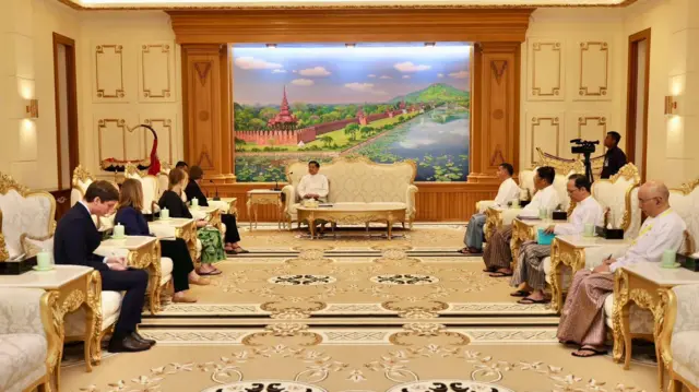 Army Chief and ICRC president meeting at Naypyidaw