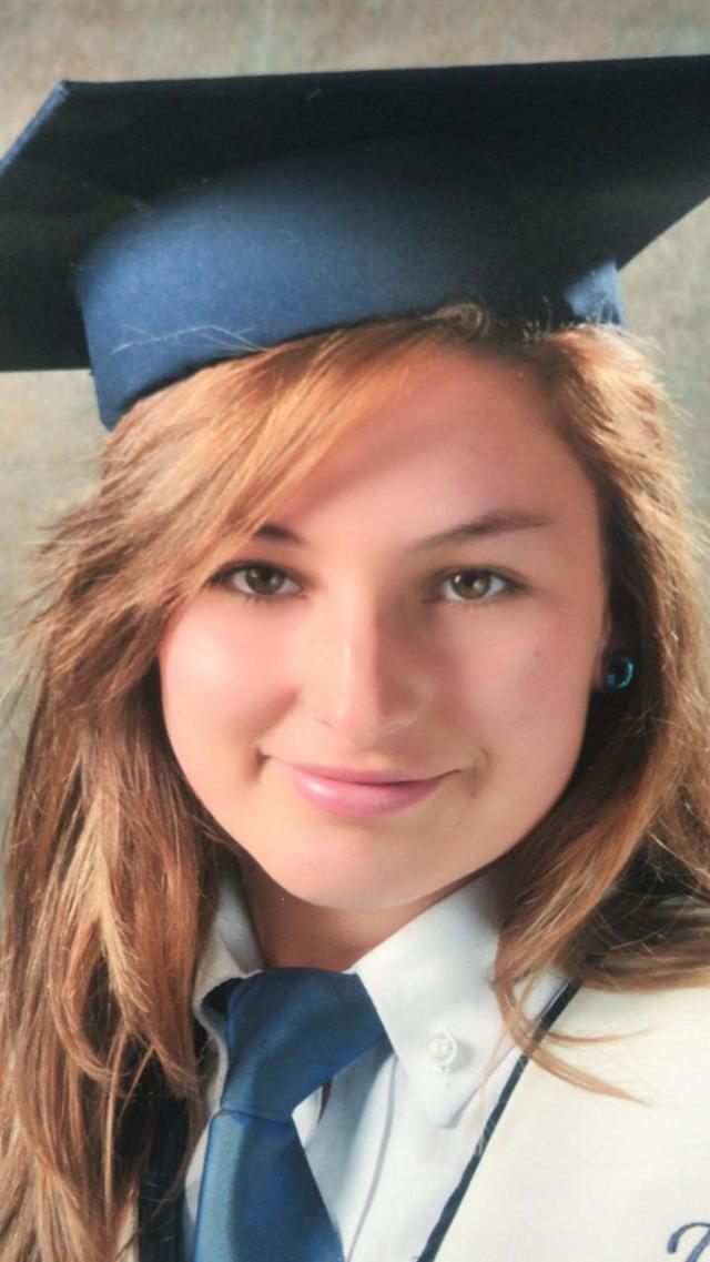 Catalina el día de su grado del colegio en Bogotá.