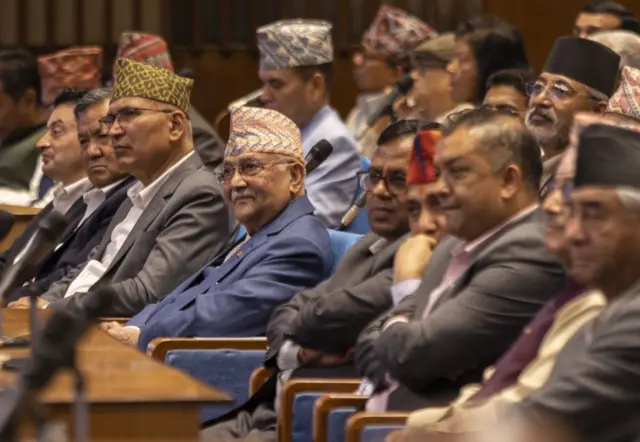 केपी शर्मा ओली र शेरबहादुर देउवा प्रतिनिधिसभा बैठकमा