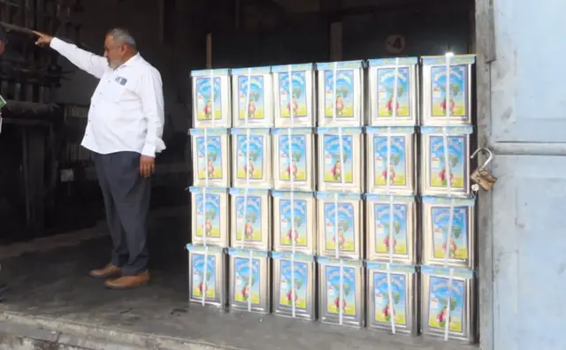 શીંગતેલ, ઓઈલ મિલ, કાચી ઘાણીનું તેલ, મગફળી, ખેતી, ખેડૂત, બીબીસી ગુજરાતી 