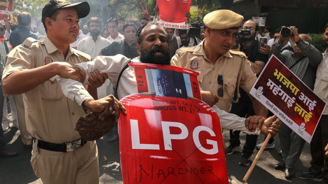 એલપીજી સંકટ તંગી અછત, સ્ટ્રેટ ઑફ હોર્મુઝ, મધ્યપૂર્વ એશિયા સંકટ, બીબીસી ગુજરાતી આંતરરાષ્ટ્રીય સમાચાર, ઇન્ટરનેશનલ ન્યૂ