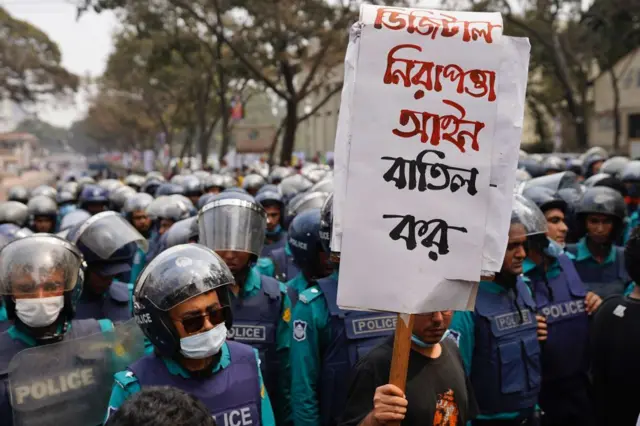 “ডিএসএ হবার পর থেকে আমরা অনেকবার বলেছি যে একটা সেলফ সেন্সরশিপের ছায়া সাংবাদিকতায় পড়েছে”