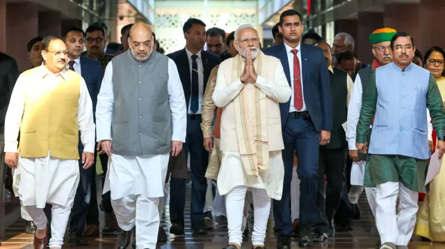 बिहार में बीजेपी के बड़े नेताओं की सभा का कार्यक्रम बन चुका है, लेकिन विपक्ष में कुछ भी स्पष्ट नहीं दिखता है.