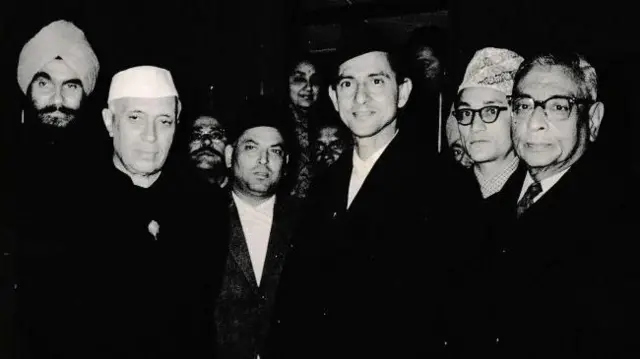 दिल्ली रेलवे स्टेशनमा प्रधानमन्त्री नेहरूसँग बीपी कोइराला 