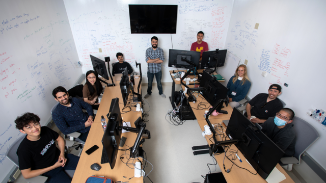 O neurocientista Talmo Pereira, com a equipe que lidera no Salk Institute for Biological Studies, na Califórnia