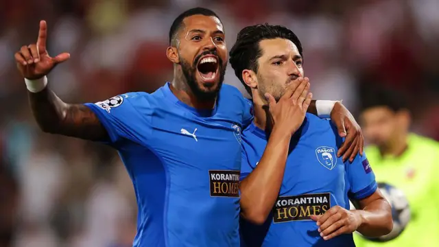 Pepe i Anderson proslavljaju gol Pafosa protiv Crvene zvezde u Beogradu