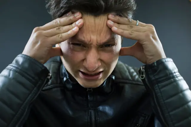 આધાશીશી, માથાનો દુ:ખાવો, માઇગ્રેન, સ્વાસ્થ્ય, સ્ટ્રેસ, જીવનશૈલી, બીબીસી ગુજરાતી 