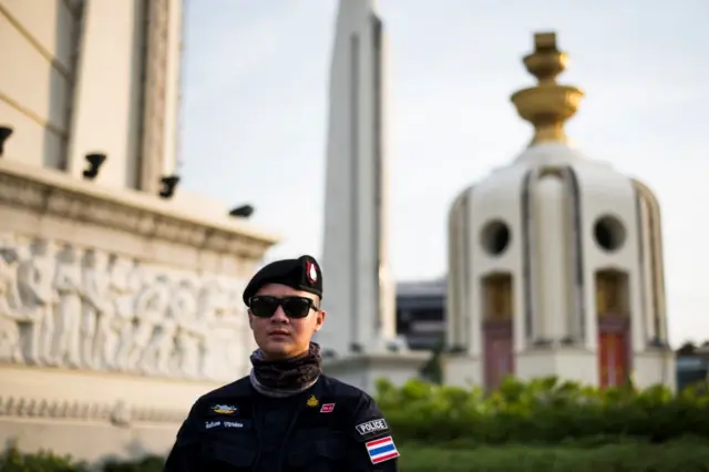 ထိုင်းတော်ဝင်ရဲတပ်ဖွဲ့က ဖမ်းဝရမ်းနဲ့စောင့်နေ