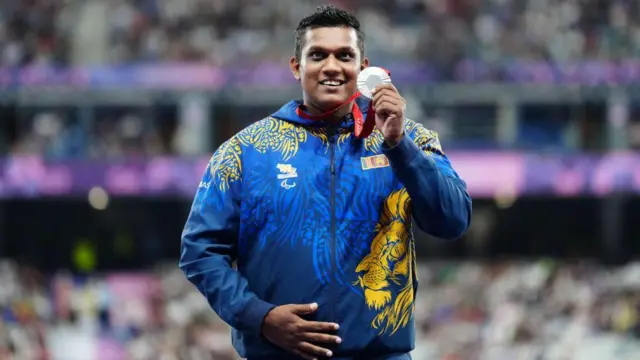 "මම අයිති වෙන්නේ F44 කියන කාණ්ඩයට"