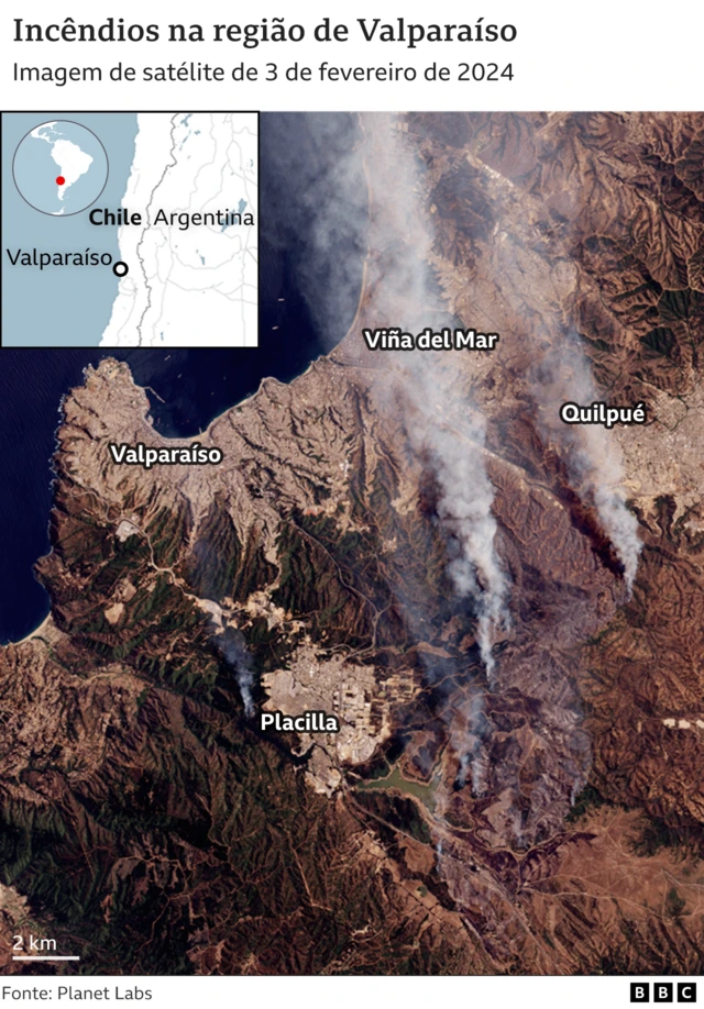 Uma imagem de satélite mostra nuvens de fumaça resultantes de incêndios na região de Valparaíso, Chile, em fevereiro de 2024