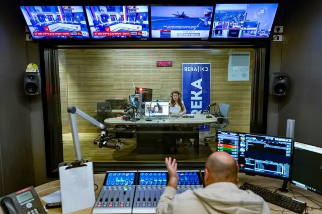 सहर सैडियान जेरुसलम से फ़ारसी में एक रेडियो शो करती हैं, जिसके श्रोता इसराइल और ईरान दोनों में हैं