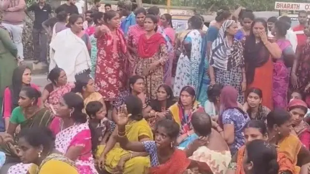 குழந்தைக்கு நேர்ந்த கொடுமையை கண்டித்து அந்தப்பகுதி மக்கள் போரட்டம் நடத்தினர்.

