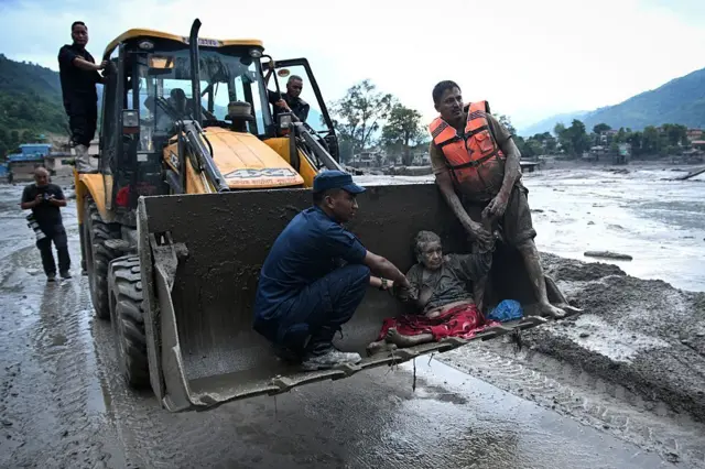 Tim SAR di Nepal.