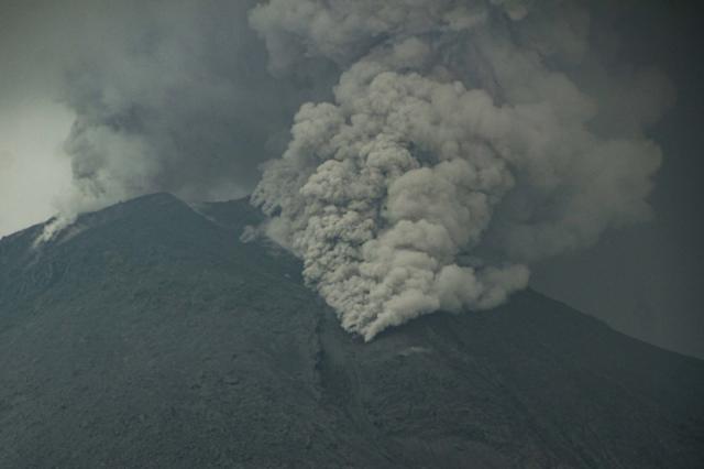 Gunung Lewotobi Laki-laki Naik Ke Level 'awas', Aktivitas Vulkanik ...