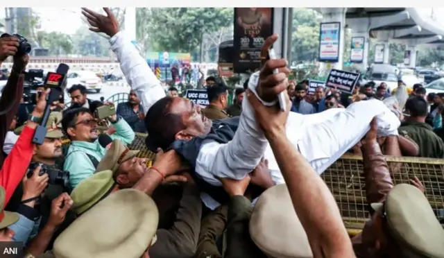 लखनौमध्ये करणी सेनेनी UGCच्या नव्या नियमांविरोधात निदर्शनं केली