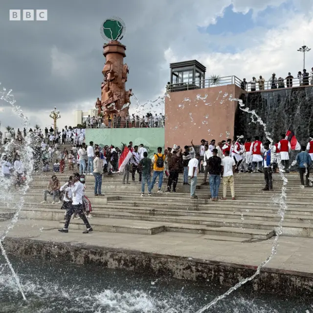 Dargaggoota jala bultii Irreecha Hora Finfinneerra Godambaa Aksuumitti mul'atan.