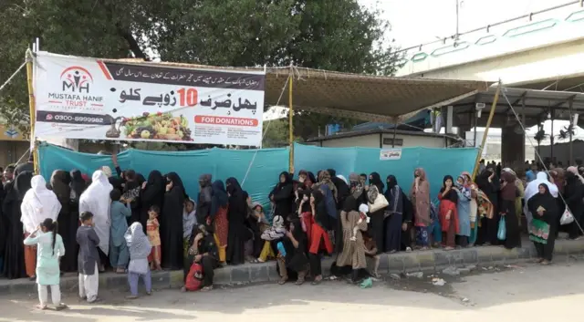 مصطفی حنیف، پھل
