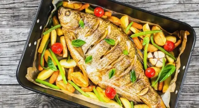 Ẹja kan ti orukọ rẹ n jẹ 'Carp', ni awọn ẹbi lorilẹede Poland ma n jẹ ni alẹ aisaun ọdun Keresi