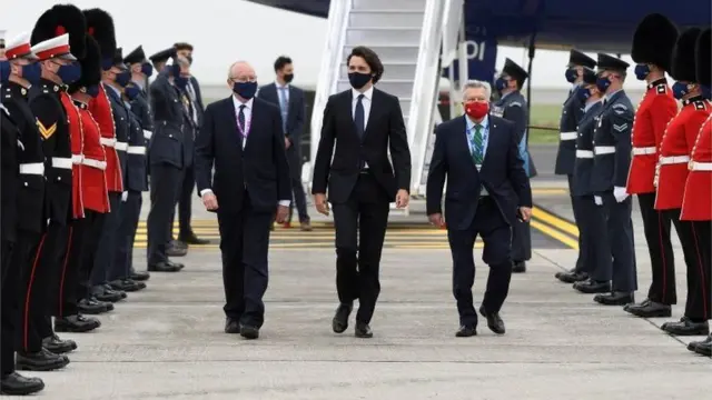 Дүйнө лидерлери "Чоң жетилик" саммитине келип жатышат.