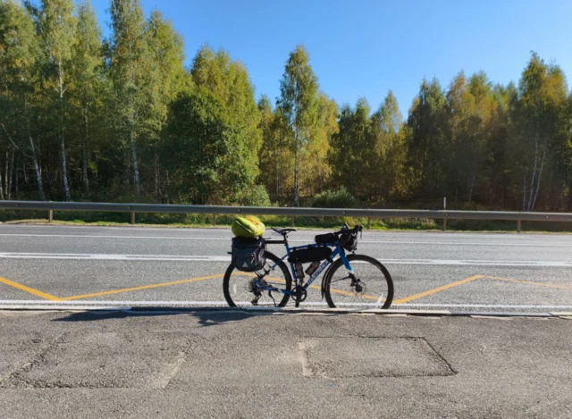 Велосипед на дороге