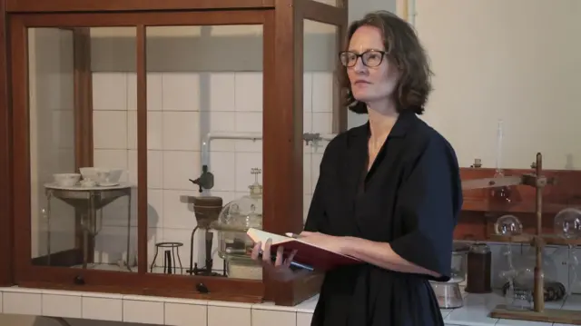 Усередині знезараженої лабораторії Марії Кюрі, де вона працювала після виходу з "сараю"