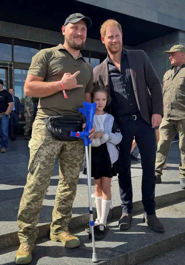 Принц сфотографувався з українськими ветеранами