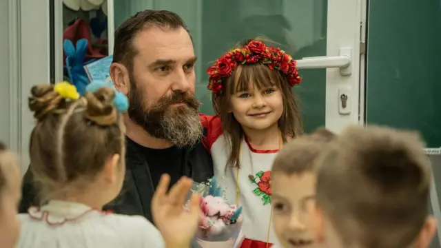 Оксен Лісовий у Харкові в підземній школі