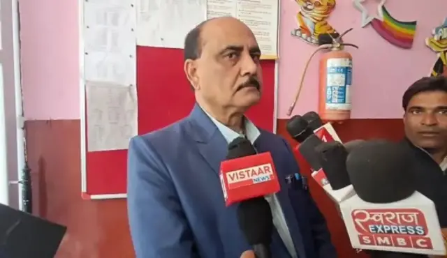 سیہور کے ڈسٹرکٹ ایجوکیشن آفیسر سنجے تومر
