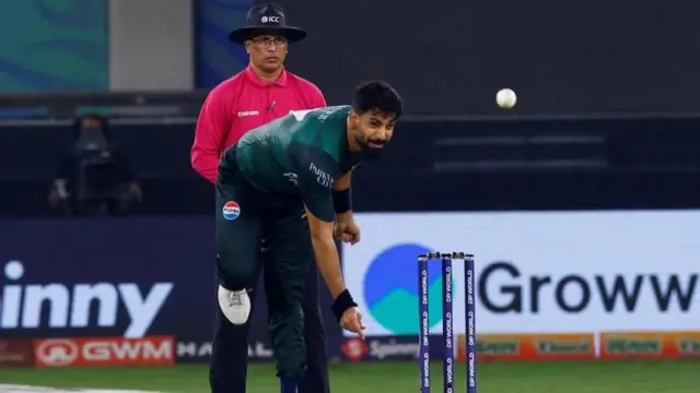 Photo Caption- आशिया चषकाच्या सामन्यात पाकिस्तानी क्रिकेटर हारिस रऊफ