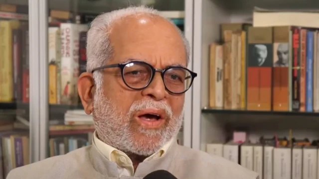 8 ਜੁਲਾਈ 1946 ਨੂੰ ਜਨਮੇ ਬੀ. ਸੁਦਰਸ਼ਨ ਰੈੱਡੀ ਨੇ ਬੀਏ ਅਤੇ ਐੱਲਐੱਲਬੀ ਦੀ ਡਿਗਰੀ ਕੀਤੀ ਹੋਈ ਹੈ।