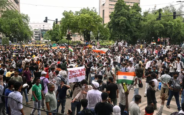 कॉक्रोच जनता पार्टीचे आंदोलन