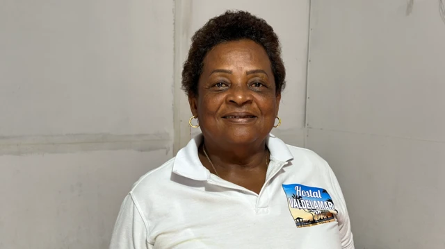 Miriam Valdelamar, en una de las habitaciones que alquila. 