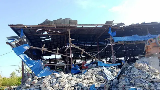 ဧပြီ ၁၆ ရက်က သပိတ်ကျင်းမြို့နယ်၊ လိပ်ကျကျေးရွာ လေကြောင်းတိုက်ခံခဲ့ရတဲ့ မြင်ကွင်း 