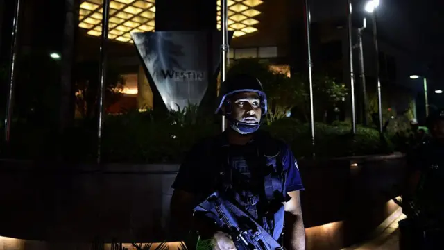 বাংলাদেশে হোটেল-রেস্তোরাঁগুলোয় নিরাপত্তার দায়িত্ব পুলিশের 