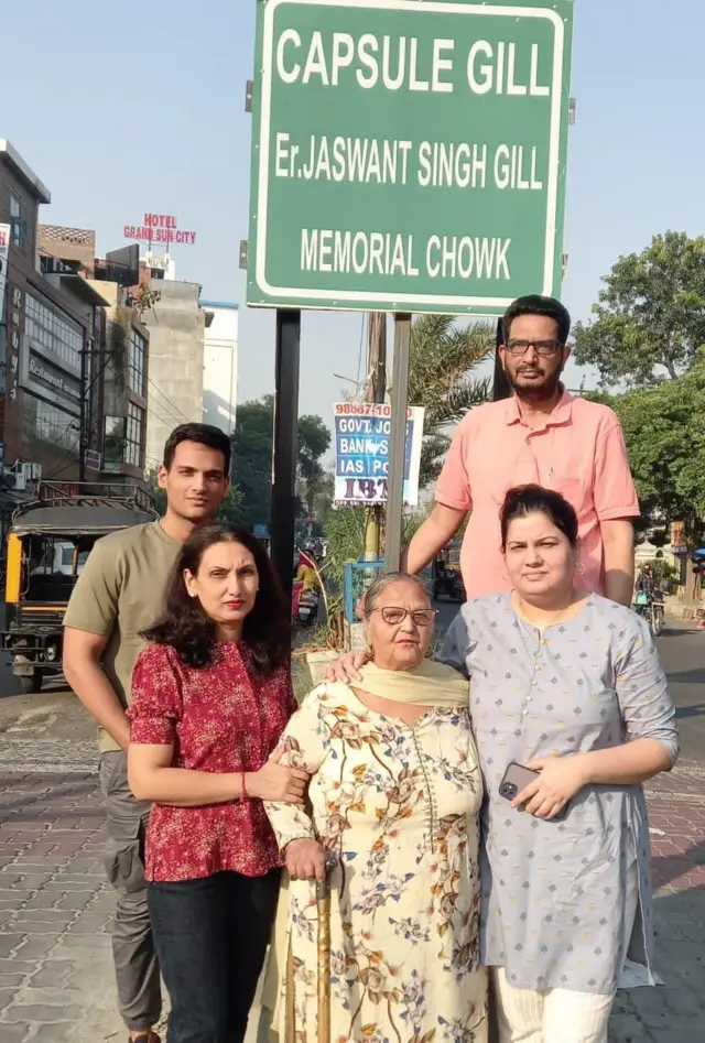 जसवंत सिंह के बेटे सरप्रीत सिंह अपने परिवार के साथ