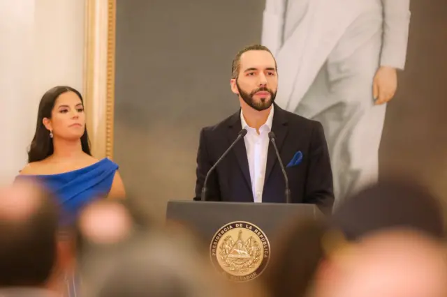 O presidente Nayib Bukele eprognósticos futebol resultados exatos amanhãesposa, Gabriela Rodríguez, durante os eventos comemorativos da independênciaprognósticos futebol resultados exatos amanhãEl Salvador na Casa Presidencialprognósticos futebol resultados exatos amanhã15prognósticos futebol resultados exatos amanhãsetembroprognósticos futebol resultados exatos amanhã2022.