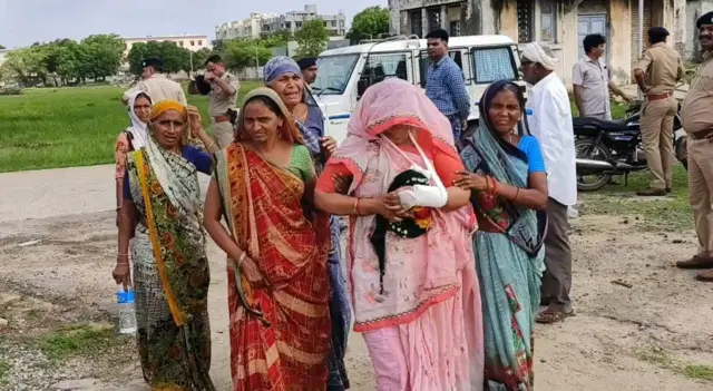 पीड़ित परिवार की महिलाएं