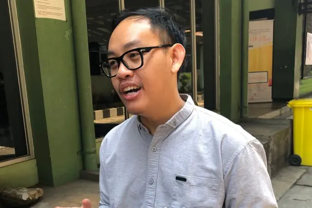 Direktur Center of Economic Bhima Yudhistira mengatakan dana sosial pada BI ini sebaiknya dihapuskan karena di luar kompetensi dasar sebagai regulator.