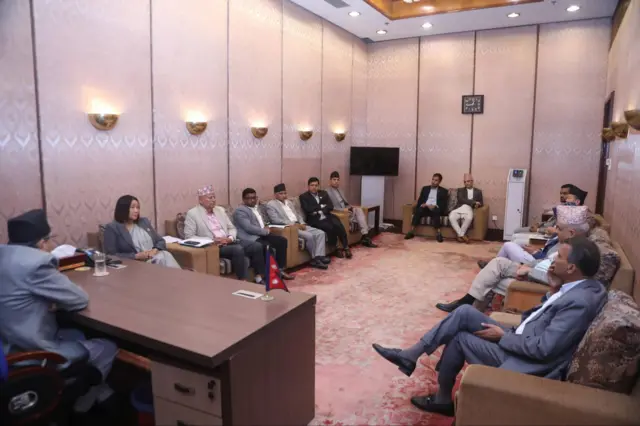 सचेतकहरूसँग छलफल