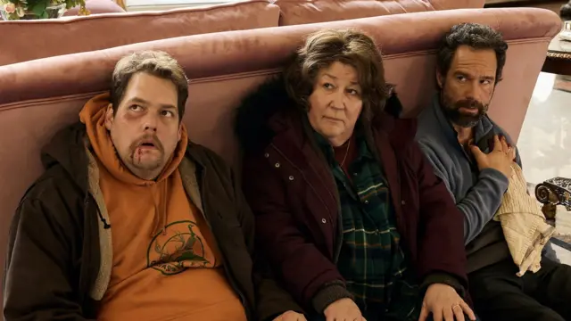 Кадр із серіалу The Sticky