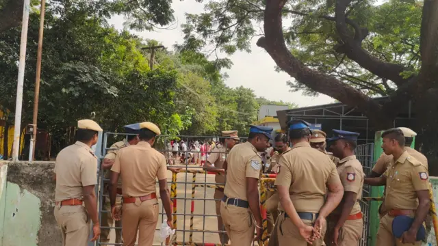 தொடர்ந்து போராடும் செவிலியர்கள்: காரணம் என்ன?